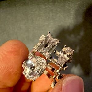 Stunning 3 stone Sterling silver ring